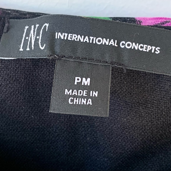 🌸New🌸 Floral Cold Shoulder Blouse Top INC Sz PM - Picture 2 of 6